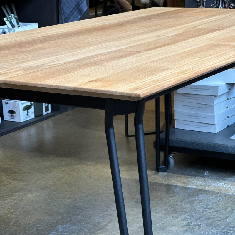 Ausstellungsstück - Tisch "Slope" 165x90 cm - Teak Platte / Gestell Graumetallic