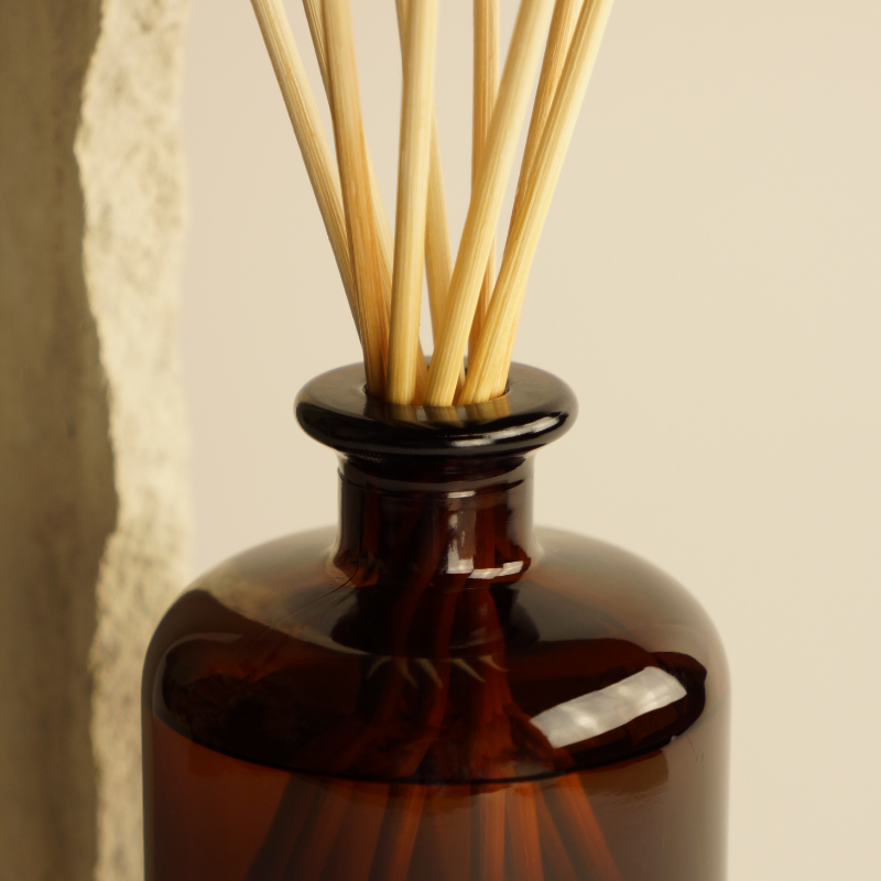 Diffuser "GRACE" Mint Tea & Basil von The Olphactory als stilvolles Wohnaccessoire – frische, kräuterige Raumduftatmosphäre