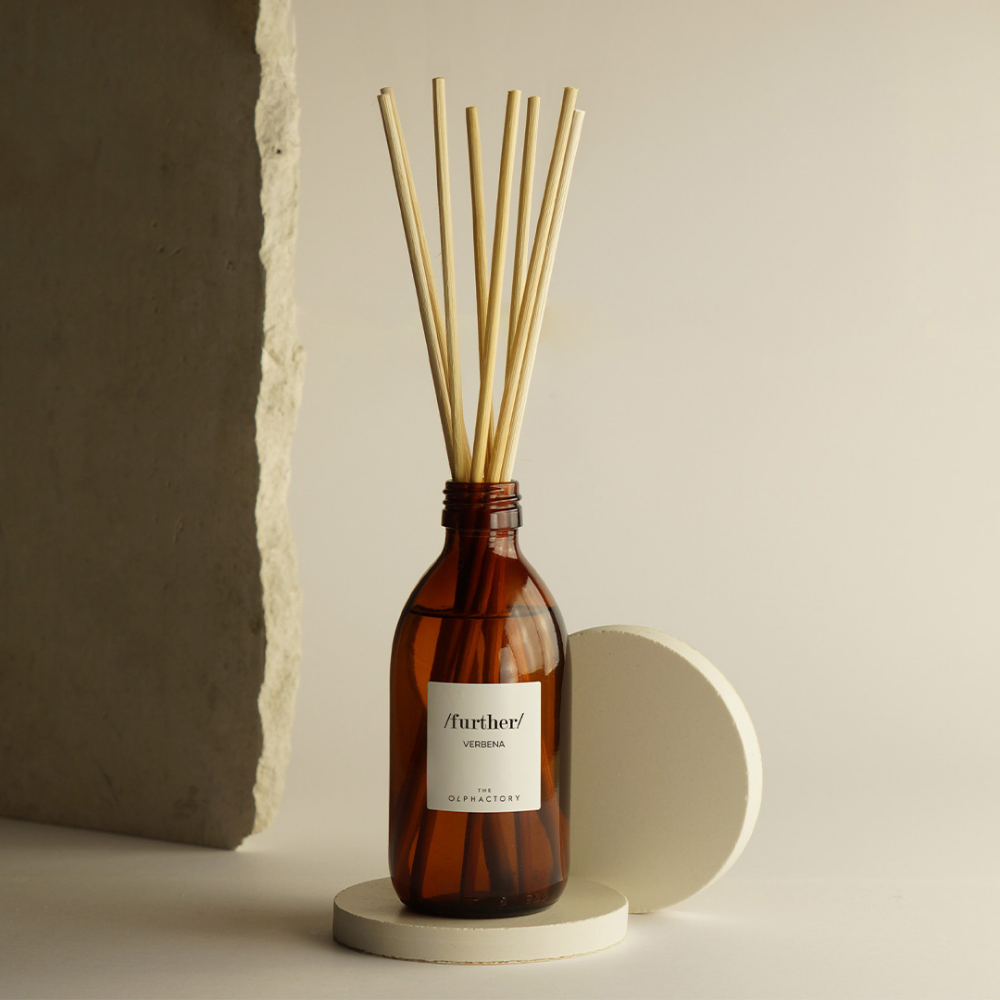 Diffuser Refill "FURTHER" Verbena von The Olphactory – Detailansicht Nachfüllflasche