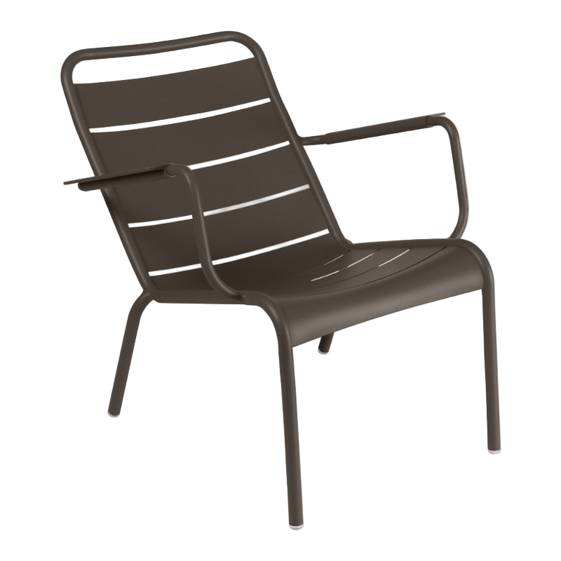 Tonka Fermob Luxembourg tiefer Sessel in Tonka  Farbe – bequemer Loungestuhl aus Aluminium mit Armlehnen, wetterfest und ideal für stilvolle Outdoor-Bereiche