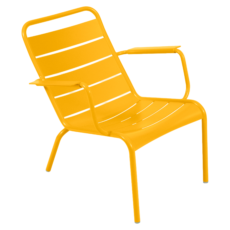 Honig Fermob Luxembourg tiefer Sessel in Honig Farbe – bequemer Loungestuhl aus Aluminium mit Armlehnen, wetterfest und ideal für stilvolle Outdoor-Bereiche