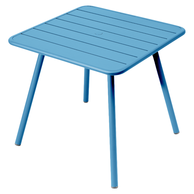 Fermob Luxembourg quadratischer Gartentisch in hellblau – moderner Outdoor-Tisch aus Aluminium, wetterfest und ideal für Balkon, Terrasse oder Garten