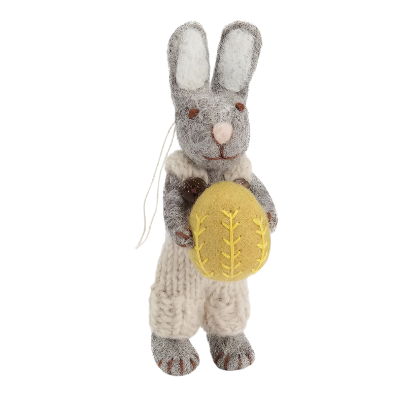 Gry & Sif Grauer Hase, hellgraue Hose, gelbes Ei