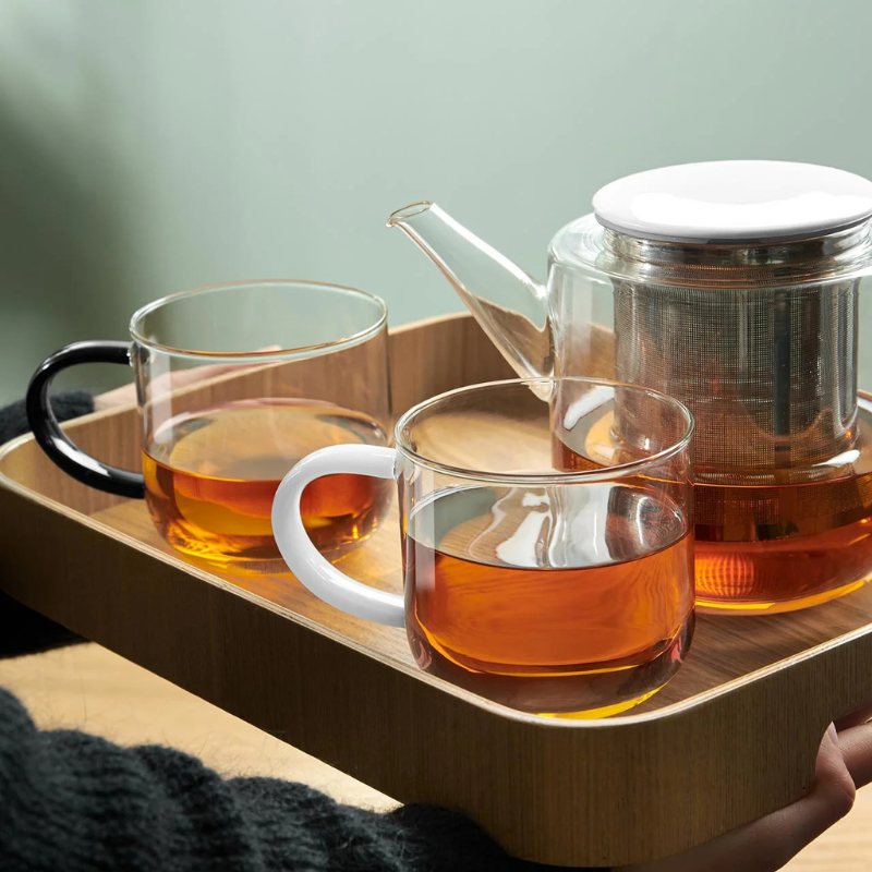 Henkelbecher aus Glas