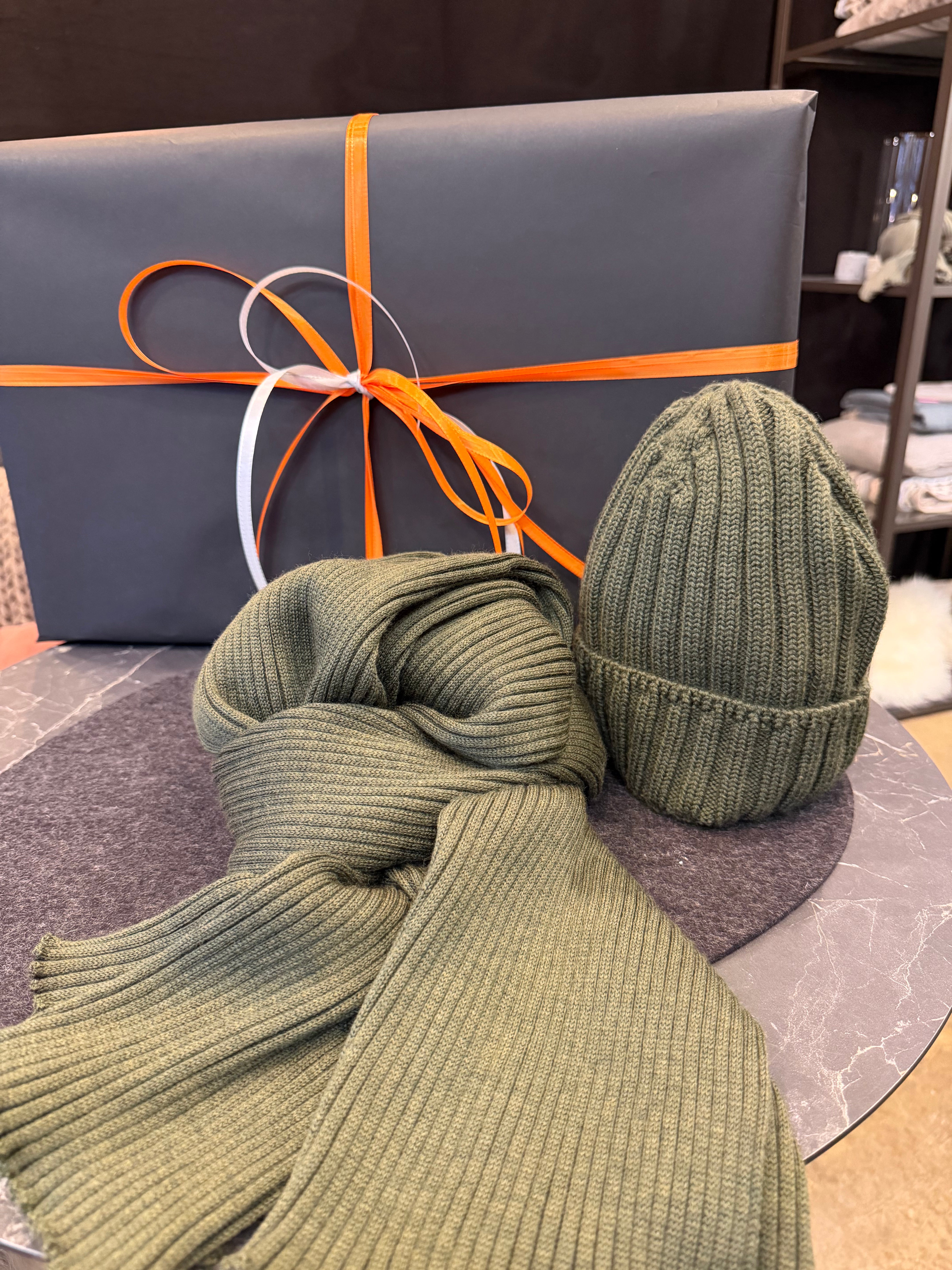 Geschenkset "Schal + Mütze" - Oliv