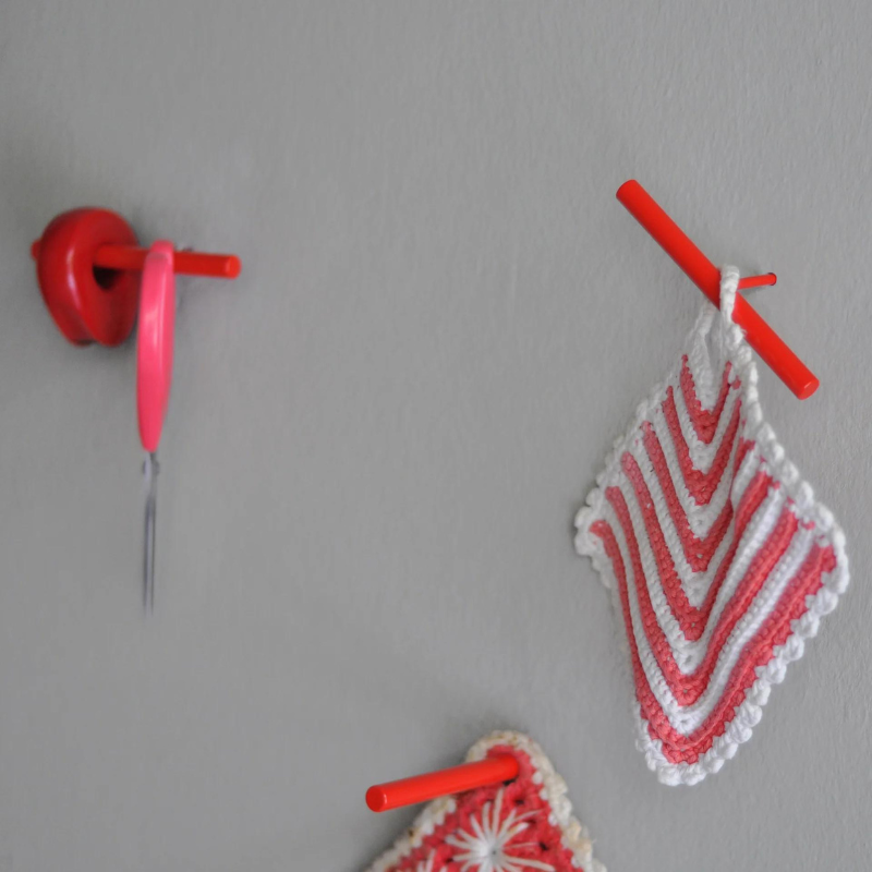 Kleiderhaken "Line Hook" M - Neon Red