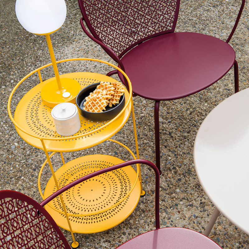 Kleiner Tisch "Guinguette" mit perforierter Platte