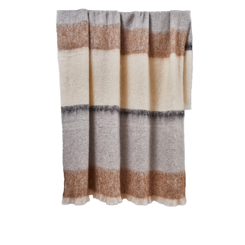 Mohair Dreams Decke Braun Hellgrau Taupe an einem Aufhänger