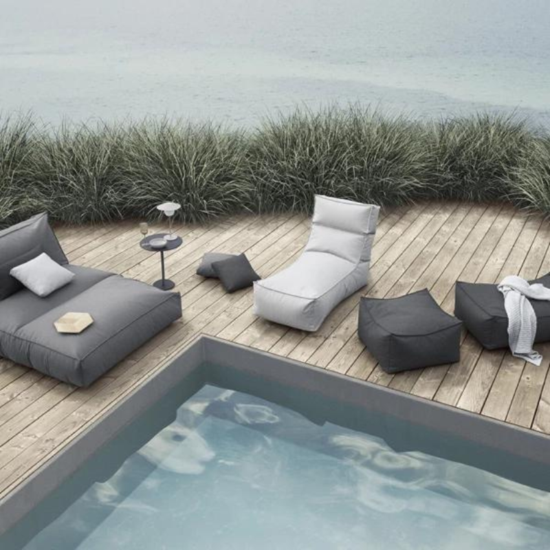 Outdoor Hocker Stay von Blomus inklusive gratis Schutzhülle
