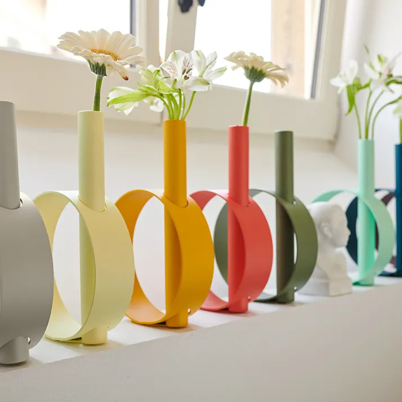Stielvase "IOS" aus Stahlblech - Honig