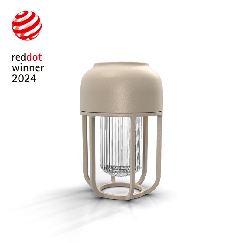 Solarbetriebene Außenleuchte im modernen Design mit beigem Metallrahmen und geriffeltem Glaszylinder