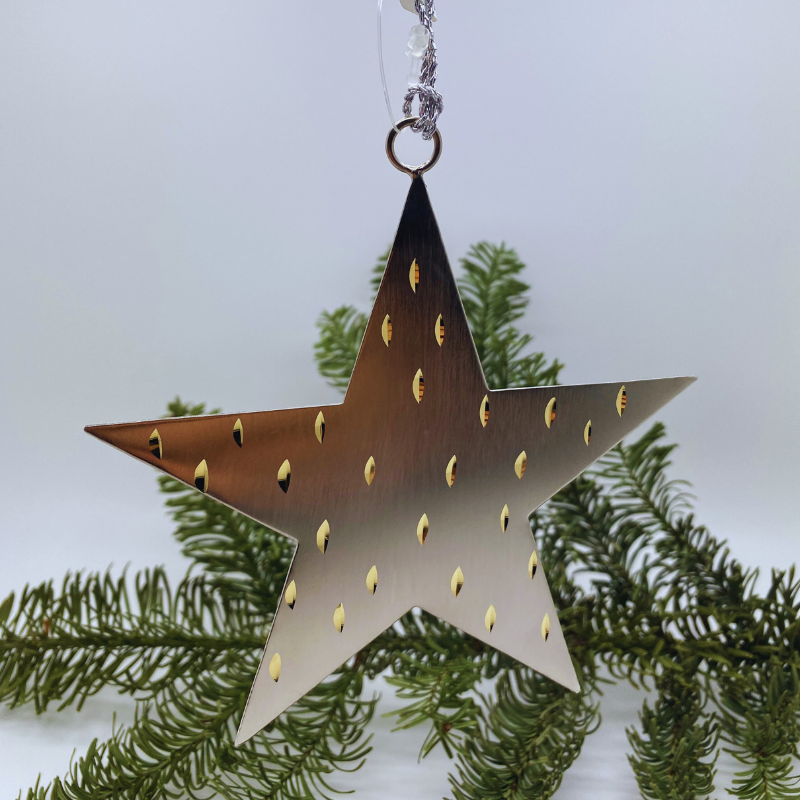 Weihnachtsanhänger aus Metall – Stern