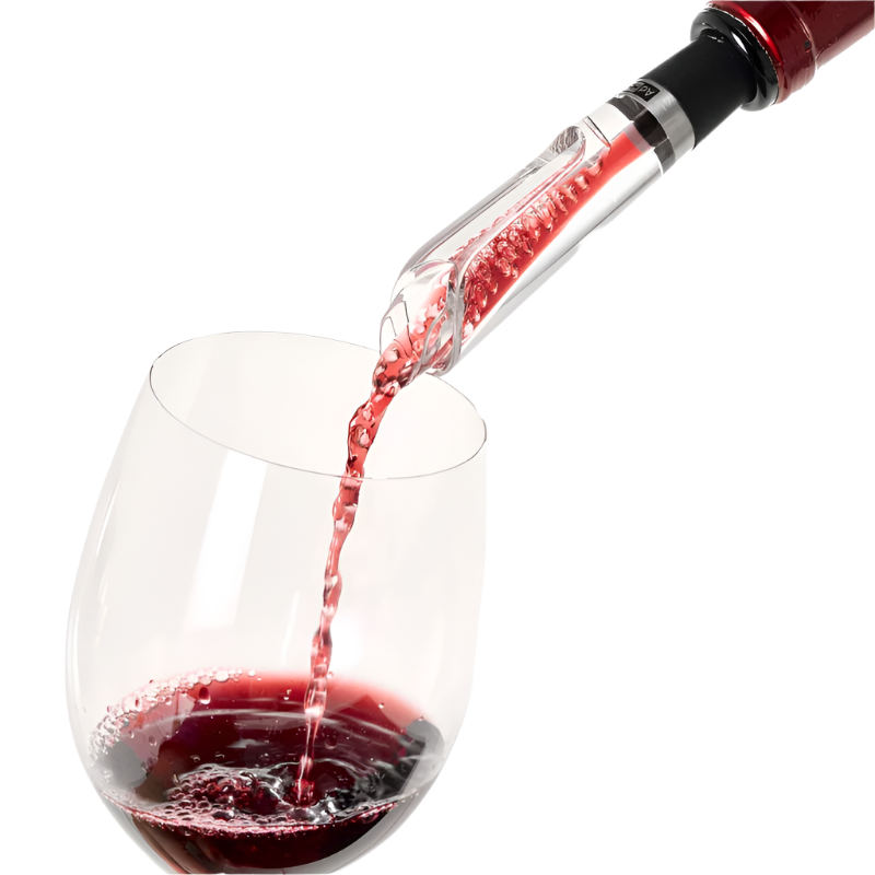 Weinbelüfter Ausgießer Airovin auf einer rotweinflasche beim Ausgießen