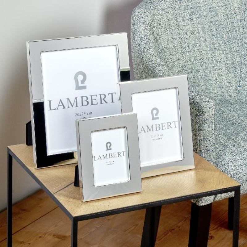 Cotto Wohnen LambertBilderrahmenSavannahaufeinemBeistelltisch