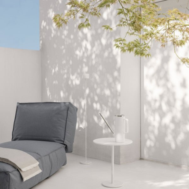 Outdoor Bett Stay "S" von Blomus inklusive gratis Schutzhülle in der Farbe Stone mit dem Format 180cm auf 80cm