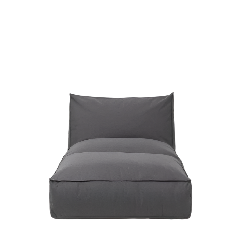 Outdoor Bett Stay "S" von Blomus inklusive gratis Schutzhülle in der Farbe Coal mit dem Format 180cm auf 80cm