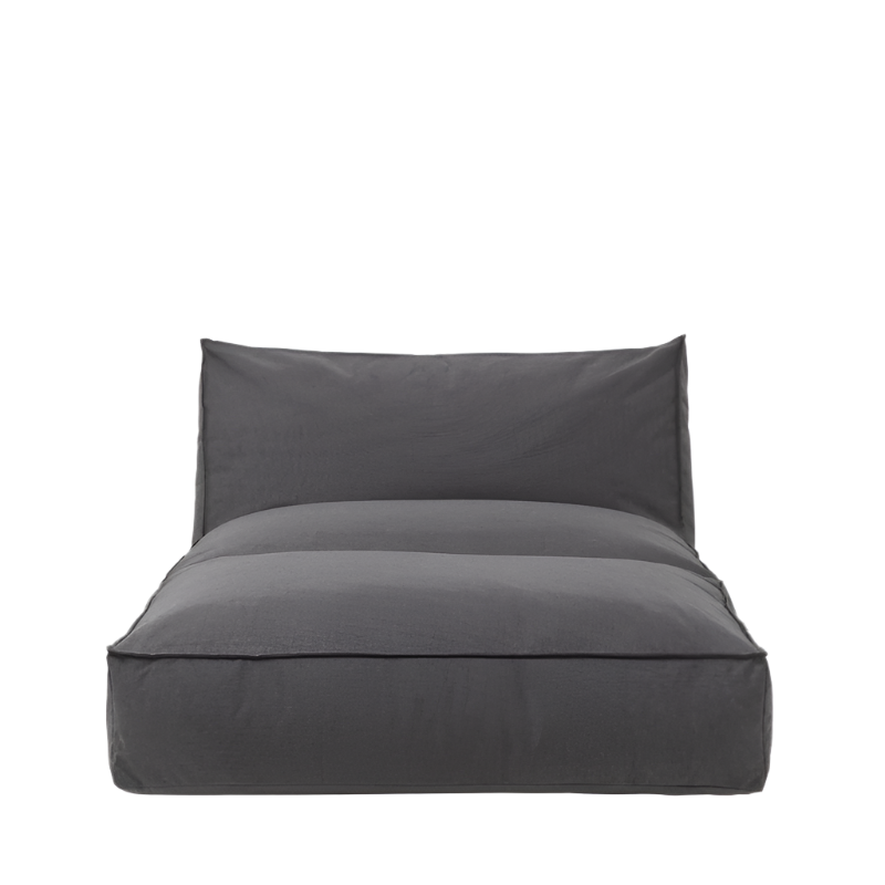 Outdoor Bett Stay von Blomus inklusive gratis Schutzhülle in der Farbe Coal mit dem Format 180cm auf 120cm