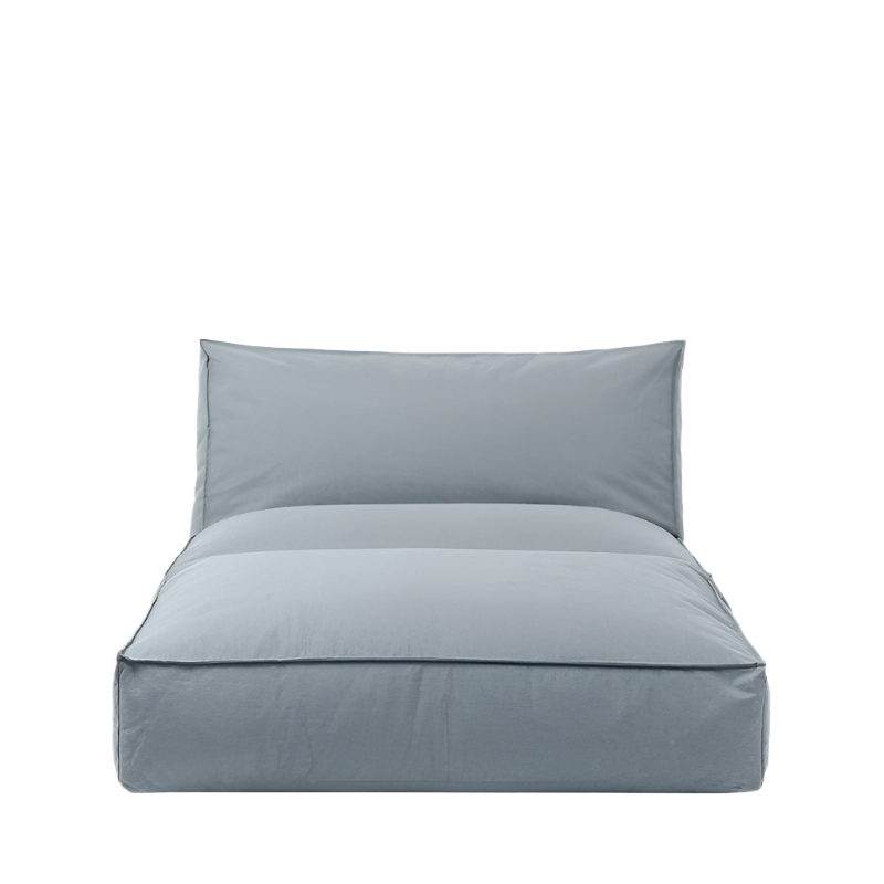 Outdoor Bett Stay von Blomus inklusive gratis Schutzhülle in der Farbe Ocean mit dem Format 180cm auf 120cm