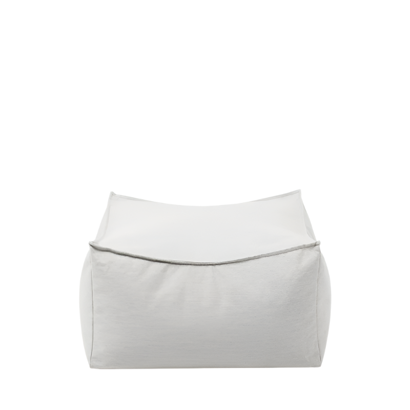 Outdoor Hocker Stay von Blomus inklusive gratis Schutzhülle in der Farbe cloud mit dem Format 60cm auf 60cm