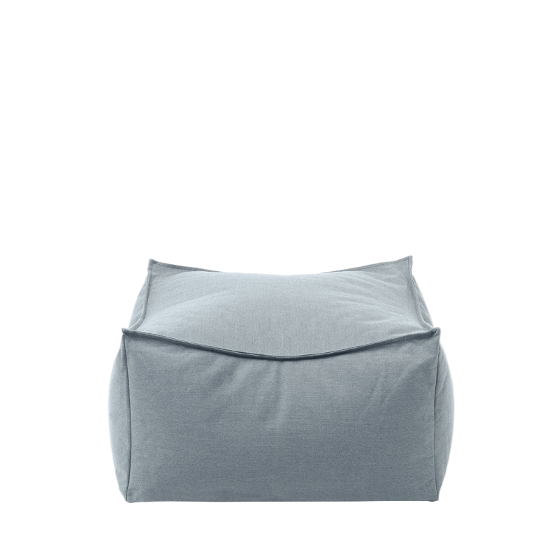Outdoor Hocker Stay von Blomus inklusive gratis Schutzhülle in der Farbe ocean mit dem Format 60cm auf 60cm