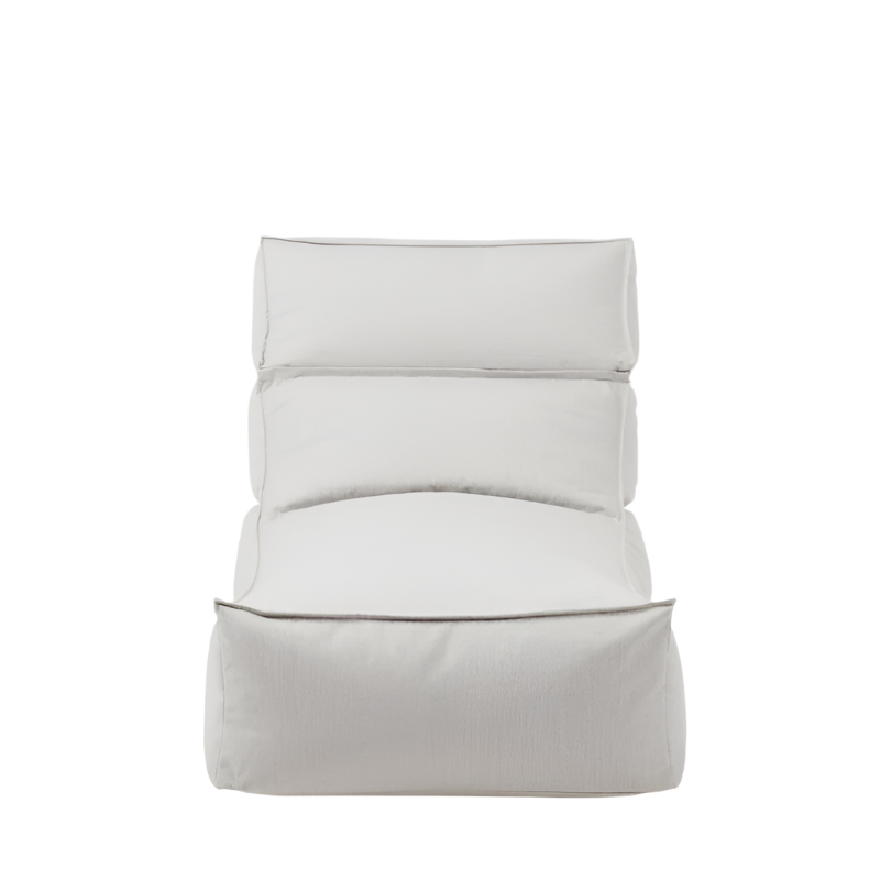 Outdoor Lounger Stay L von Blomus inklusive gratis Schutzhülle in der Farbe Cloud mit dem Format 160cm auf 80cm