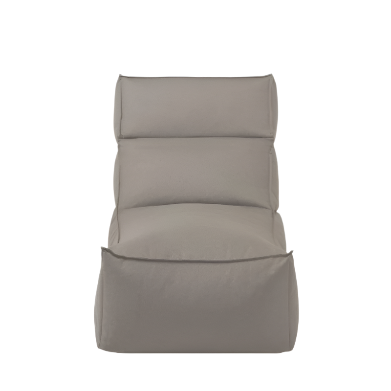 Outdoor Lounger Stay von Blomus inklusive gratis Schutzhülle in der Farbe Earth mit dem Format 120cm auf 60cm