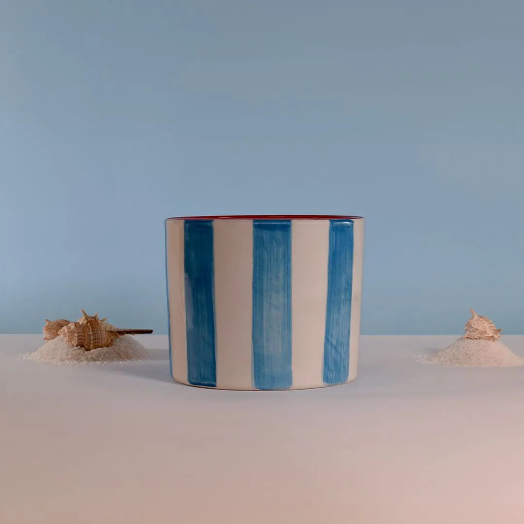 Duftkerze "Sel de la Baie" Stripes XL von The Olphactory – handgefertigte Duftkerze mit maritimem Design