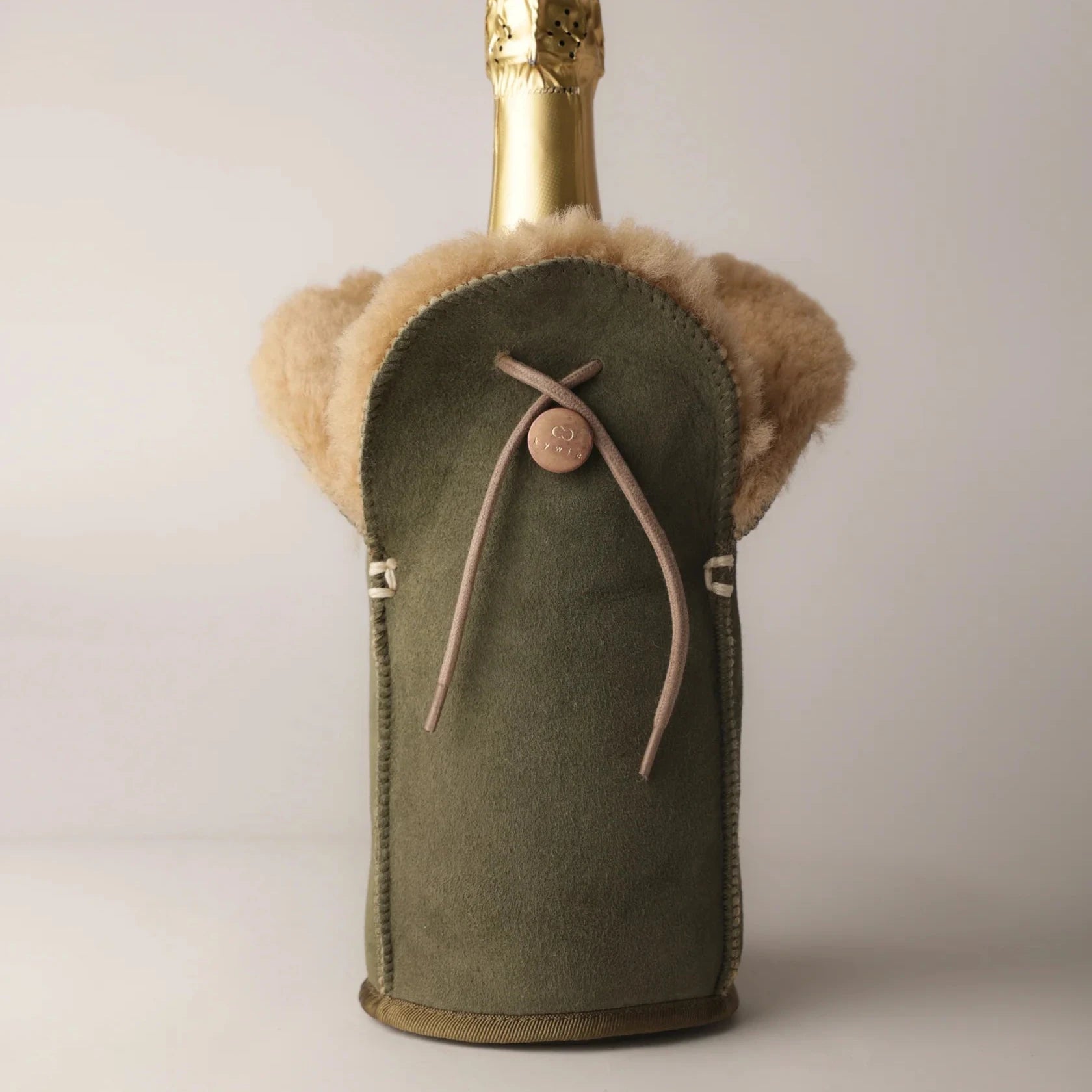 Schafsfell-Flaschenkühler "Amsterdam" - Champagne Olive Wildleder