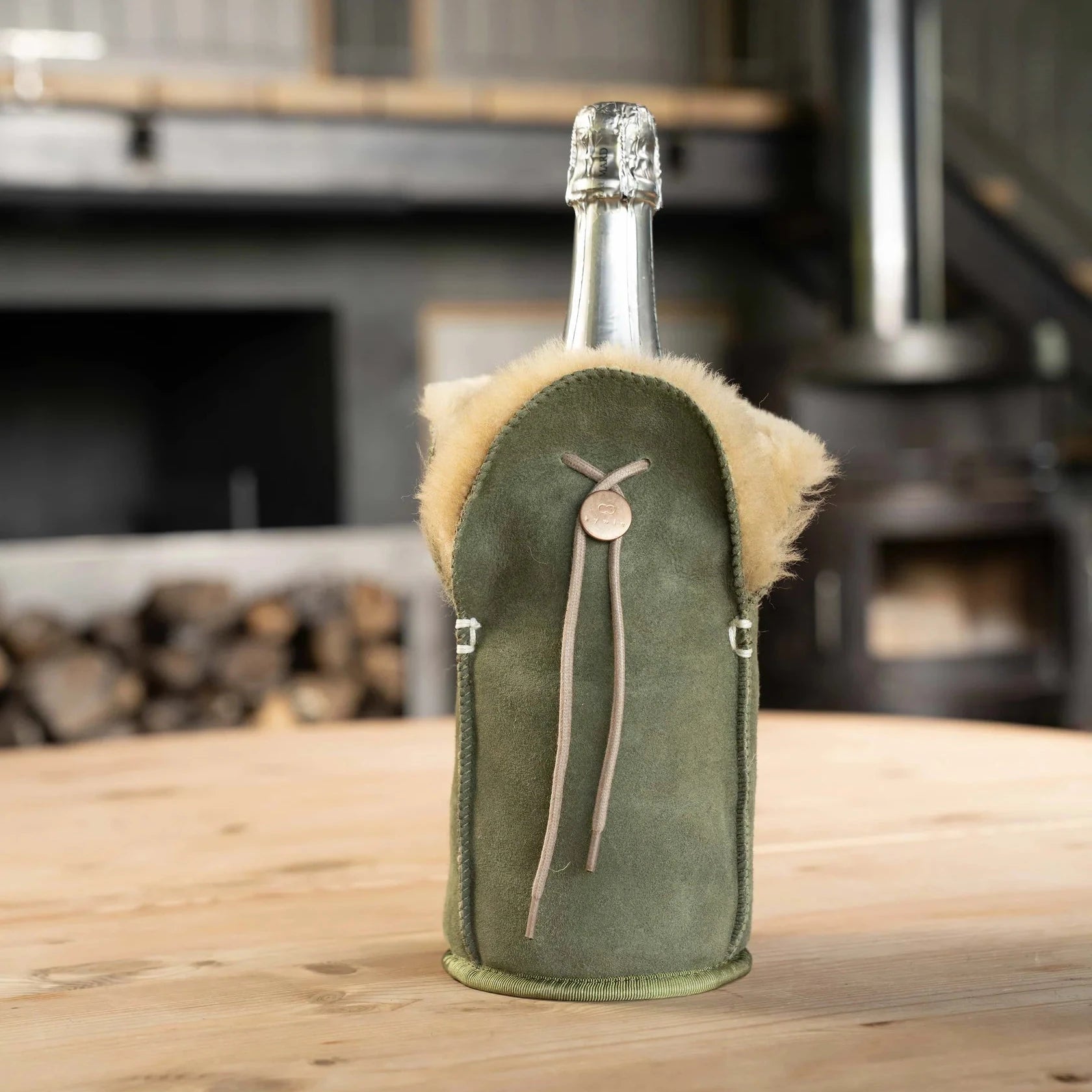 Schafsfell-Flaschenkühler "Amsterdam" - Champagne Olive Wildleder