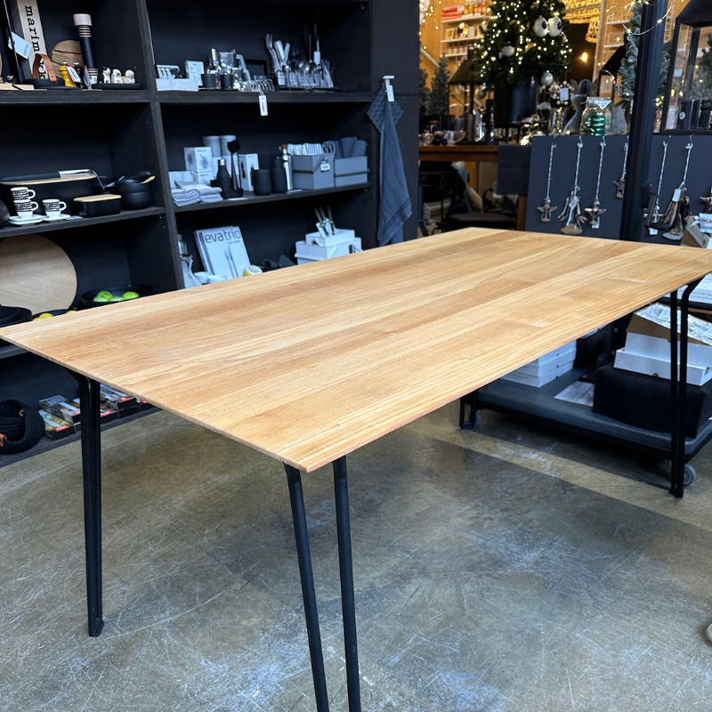 Ausstellungsstück - Tisch "Slope" 165x90 cm - Teak Platte / Gestell Graumetallic