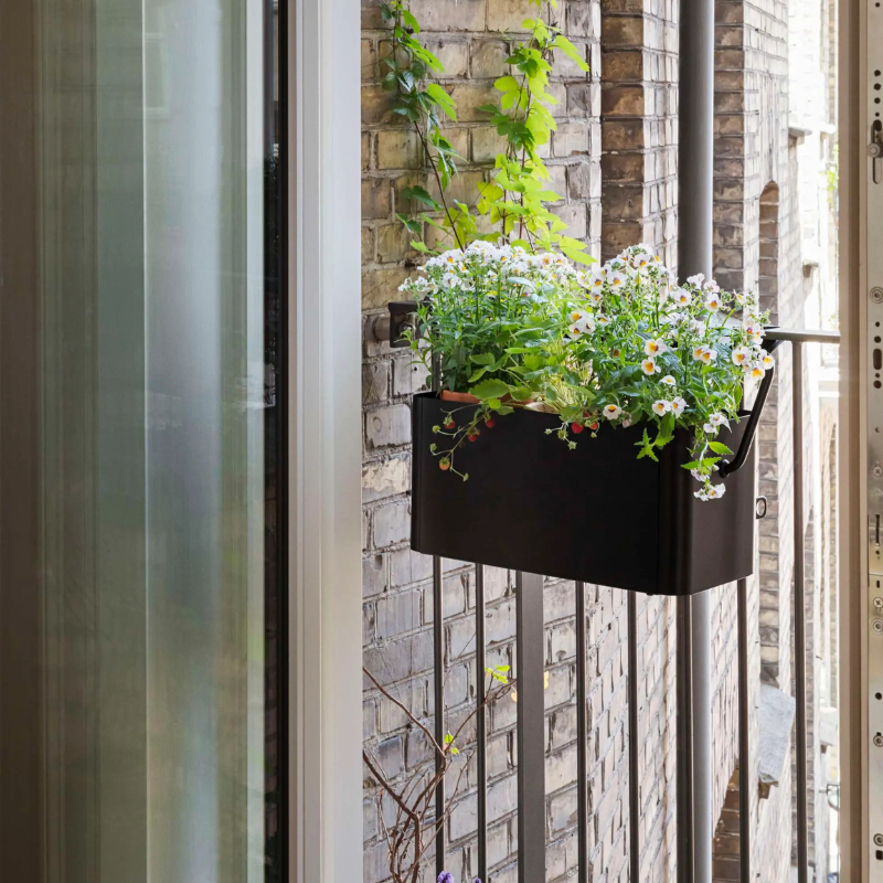 eva trio Balkonkasten Simply Grow, Stimmungsbild am Balkon