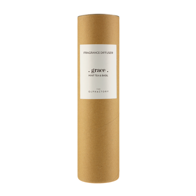 Diffuser "GRACE" Mint Tea & Basil von The Olphactory – Detailansicht Glasflakon mit Duftstäbchen