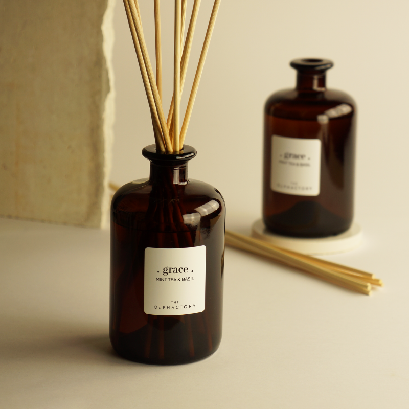 Diffuser "GRACE" Mint Tea & Basil von The Olphactory mit Duftstäbchen – große Raumduft-Variante für größere Wohnbereiche