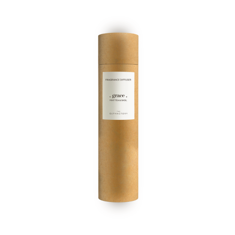 Diffuser "GRACE" Mint Tea & Basil von The Olphactory – Detailansicht Glasflakon mit Duftstäbchen