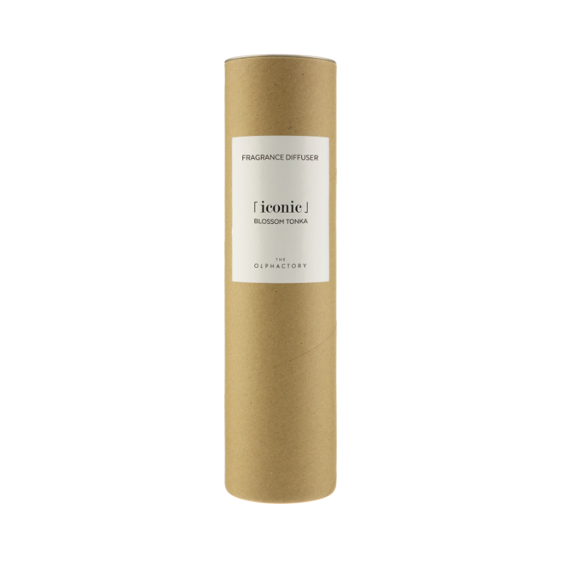 Diffuser "ICONIC" Blossom Tonka von The Olphactory – Detailansicht Glasflakon mit Duftstäbchen