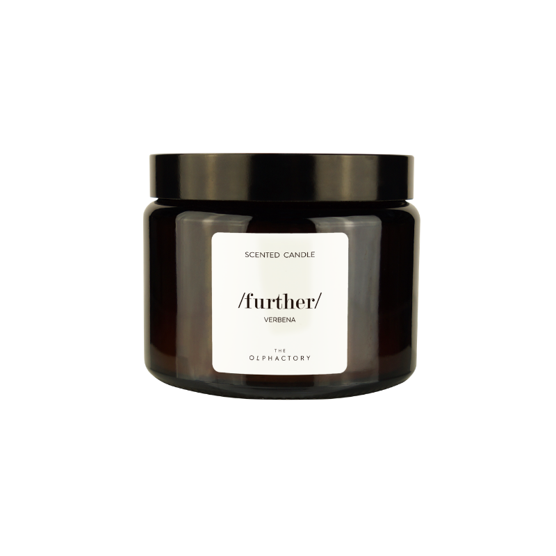 Duftkerze "FURTHER" Verbena von The Olphactory im Glas mit Deckel – 360 g, frischer Duft mit Verbene und Zitrusnoten