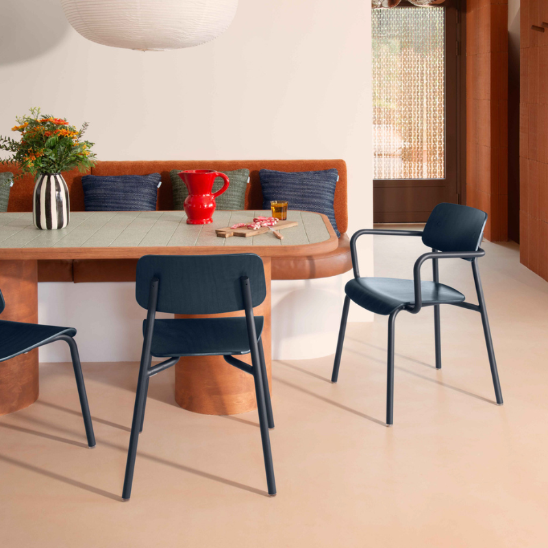 Lasierter Holzstuhl "Studie" - Lakritze/Lebkuchen