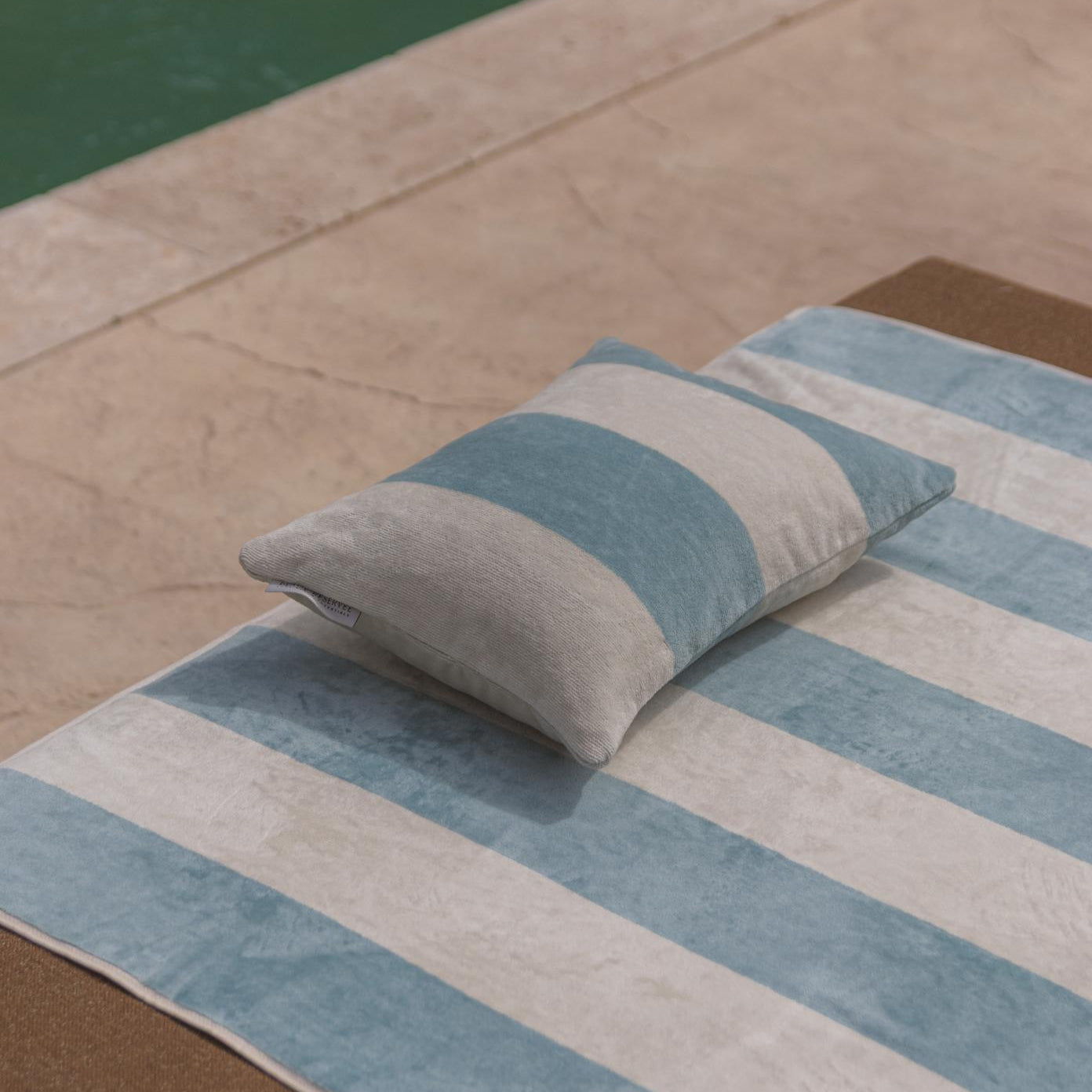 Kissen "PLACE RESERVEE" -30x40cm