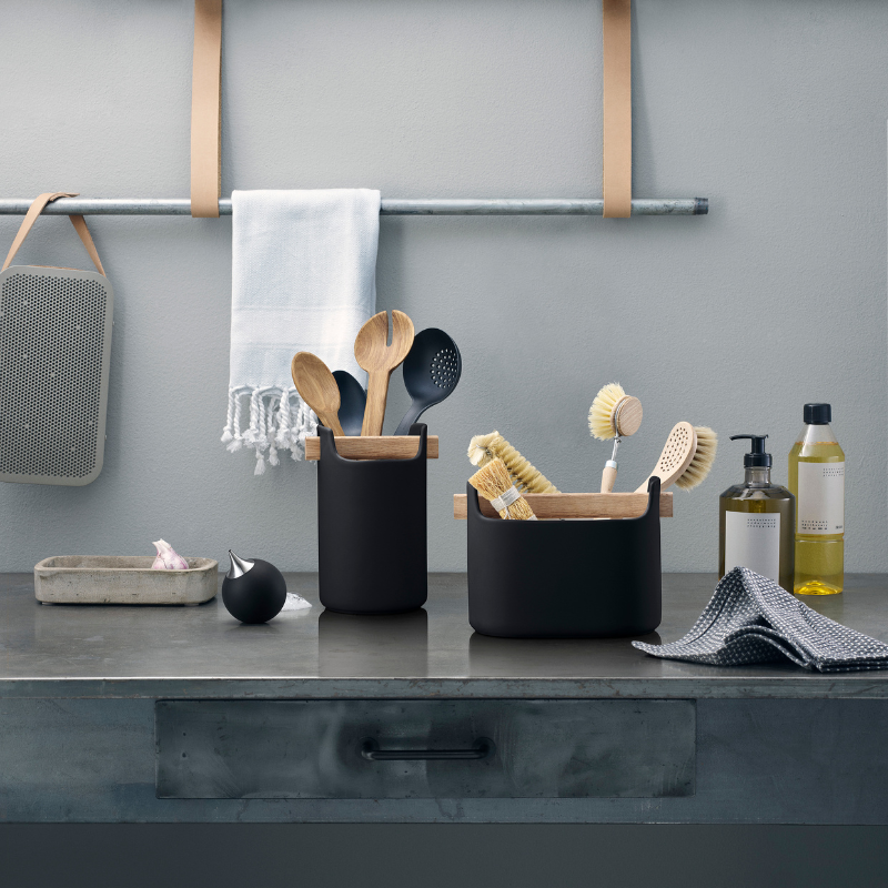 eva trio Seifenspender in Black, Detailansicht Dosierpumpe