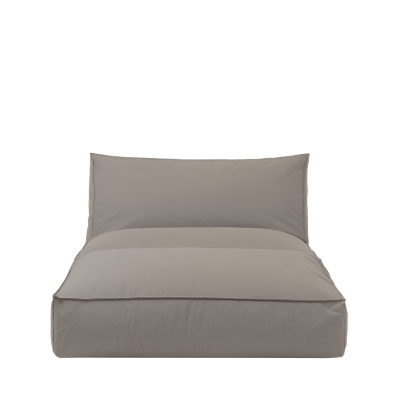 Outdoor Bett Stay von Blomus inklusive gratis Schutzhülle in der Farbe Earth mit dem Format 180cm auf 120cm